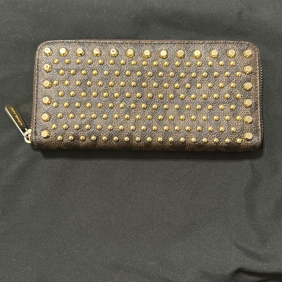 MICHAEL KORS JET SET TRAVEL BROWN MK PVC+GOLD STUD ZIP-AROUND CONTINENTAL WALLET - Picture 2 of 11